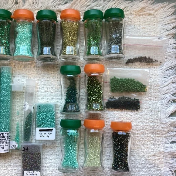Seed beads size 11 Green - Picture 3 of 3